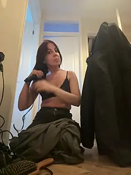 Snapshot of petitehotwife4u chatting on April 11, 2026, 6:45 pm petitehotwife4u online show from April 11, 2026, 6:45 pm
