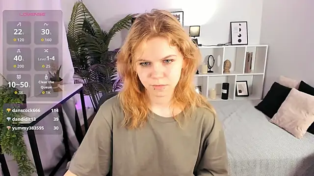 ElizabethVane online show from April 15, 2026, 6:37 pm