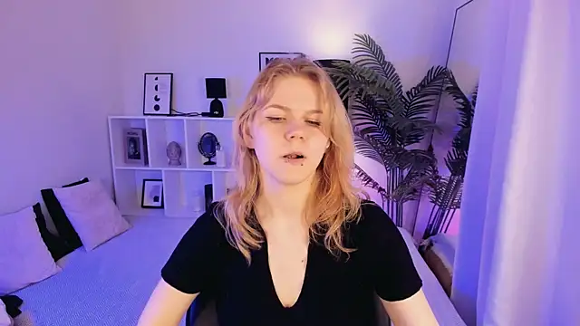 ElizabethVane online show from May 7, 2026, 5:29 pm