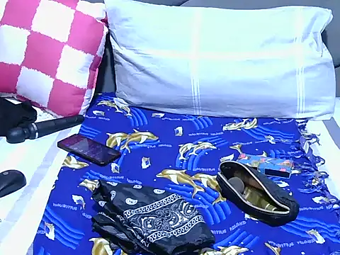 Melitaxx online show from April 17, 2026, 4:04 am