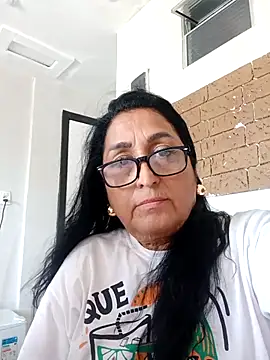 Snapshot of ianaellem chatting on April 2, 2026, 5:10 pm ianaellem online show from April 2, 2026, 5:10 pm