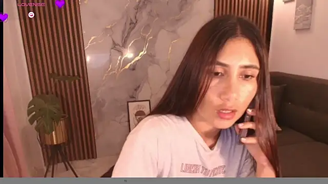 LucyBecker online show from April 1, 2026, 12:33 am