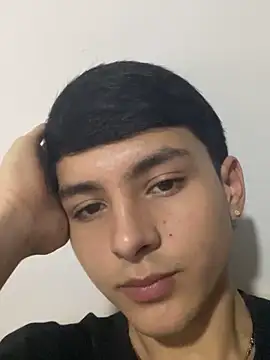 Snapshot of Andrew_restrepoo chatting on May 17, 2026, 8:38 pm Andrew restrepoo online show from May 17, 2026, 8:38 pm