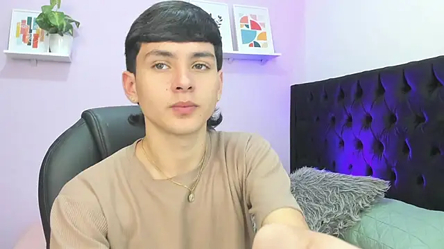 Snapshot of Andrew_restrepoo chatting on June 16, 2026, 3:47 pm Andrew restrepoo online show from June 16, 2026, 3:47 pm