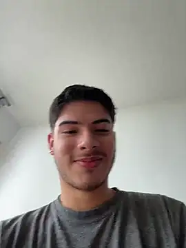 Snapshot of ApoloGray__ chatting on April 17, 2026, 6:44 pm ApoloGray online show from April 17, 2026, 6:44 pm