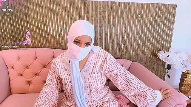 Aminaa Kaarim online show from March 16, 2026, 6:34 pm