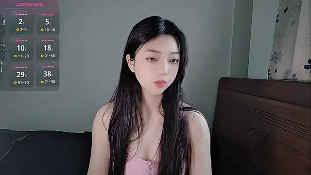 oblakitty  online show from April 8, 2026, 12:43 am