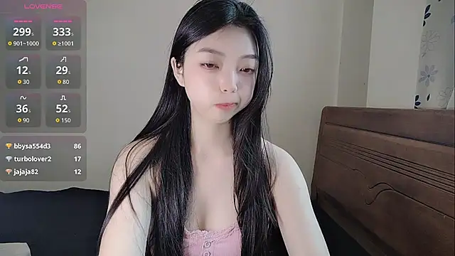 oblakitty  online show from April 21, 2026, 1:42 am