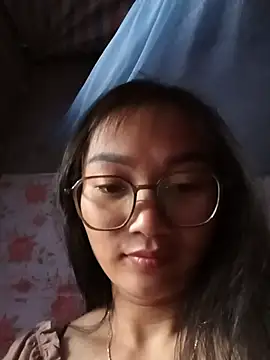 emmasexy2k online show from May 17, 2026, 1:47 am