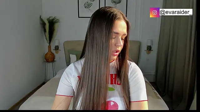 EvaRaider online show from March 29, 2026, 1:22 pm