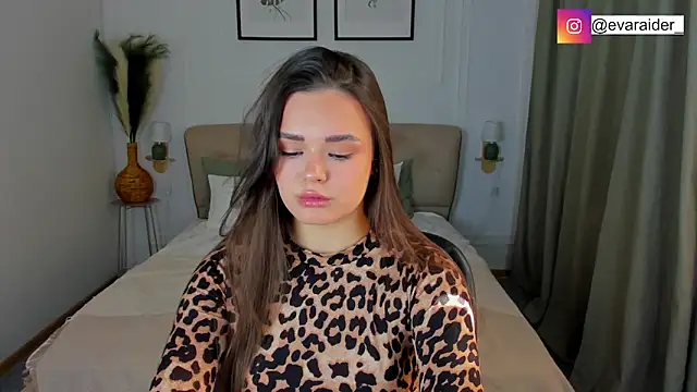 EvaRaider online show from April 14, 2026, 1:06 pm