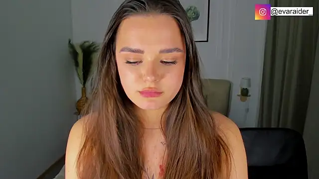 EvaRaider online show from April 15, 2026, 7:58 pm