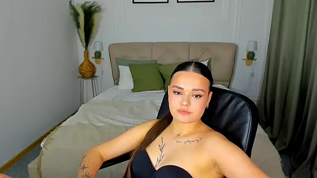 EvaRaider online show from April 18, 2026, 7:58 pm