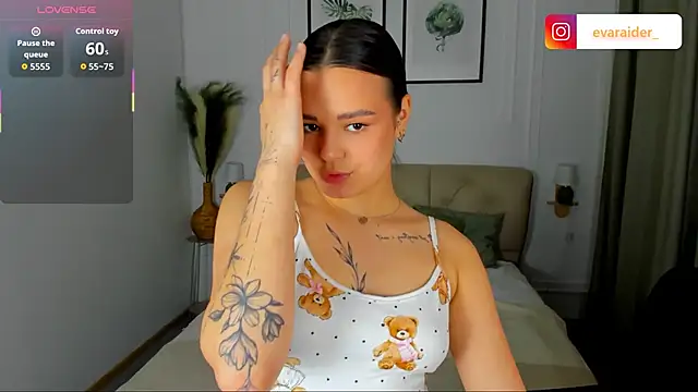 EvaRaider online show from April 22, 2026, 1:56 pm