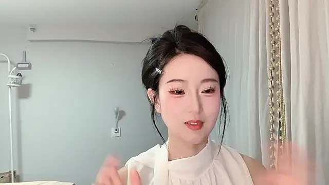 1X-yiyi online show from May 6, 2026, 1:27 pm