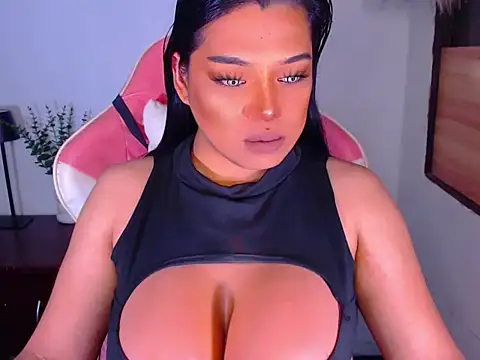 Zandralopez online show from May 16, 2026, 5:45 pm