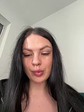 Olenit  online show from March 18, 2026, 10:40 am