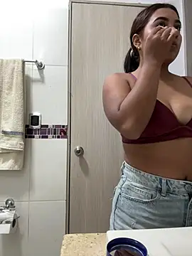 yuliana056 online show from April 7, 2026, 9:15 pm
