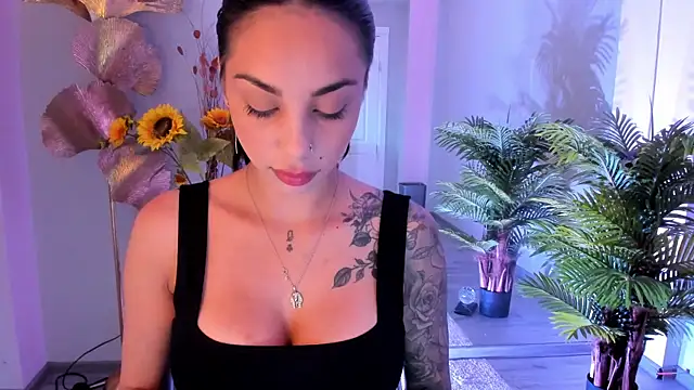 MissSiennaa online show from June 25, 2026, 4:56 am
