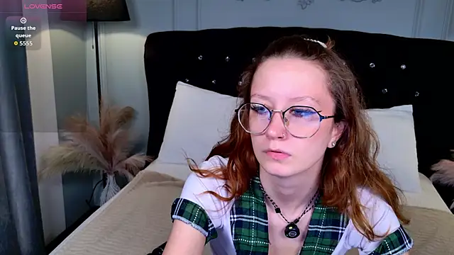 Snapshot of AmelieViolet chatting on July 12, 2026, 11:12 am AmelieViolet online show from July 12, 2026, 11:12 am
