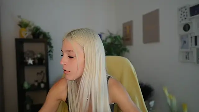 Snapshot of Luna_Grace18 chatting on July 13, 2026, 1:58 pm Luna Grace18 online show from July 13, 2026, 1:58 pm