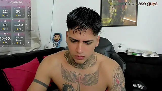 sweetlatinoboy online show from April 13, 2026, 10:43 am
