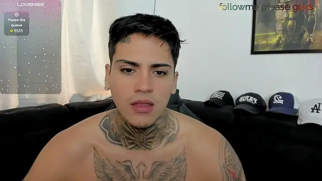 sweetlatinoboy online show from April 25, 2026, 1:41 pm