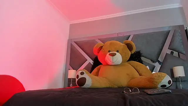 AuroraWishes online show from April 4, 2026, 7:22 pm