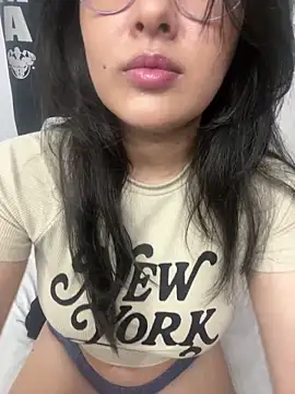 LinaEvansonn online show from March 28, 2026, 6:40 pm