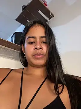 Snapshot of lucirganaxxx chatting on April 5, 2026, 5:37 am lucirganaxxx online show from April 5, 2026, 5:37 am