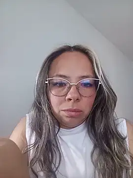 Snapshot of Sammy_2-4 chatting on June 18, 2026, 9:52 pm Sammy 2-4 online show from June 18, 2026, 9:52 pm