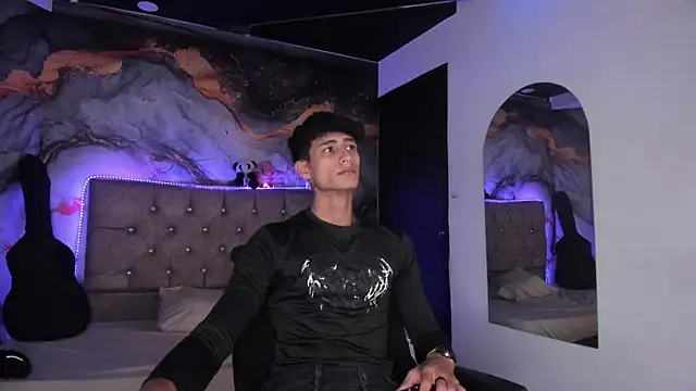 MaxiimoRomano  online show from April 24, 2026, 1:35 pm