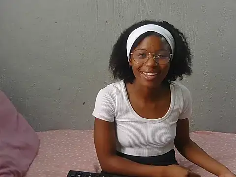 LittleVirginAngel online show from March 31, 2026, 12:05 pm