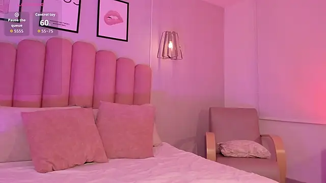 violeta hills  online show from July 30, 2026, 3:33 pm