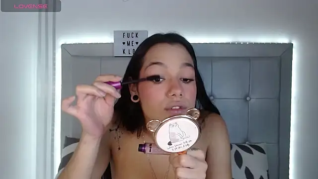 Kloe  watson online show from April 22, 2026, 7:04 pm