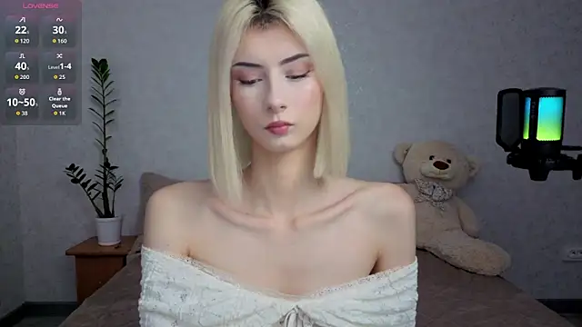 kittysocutie online show from June 10, 2026, 12:33 am