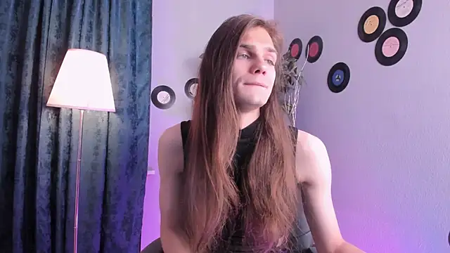 WillFobos online show from July 21, 2026, 6:38 am