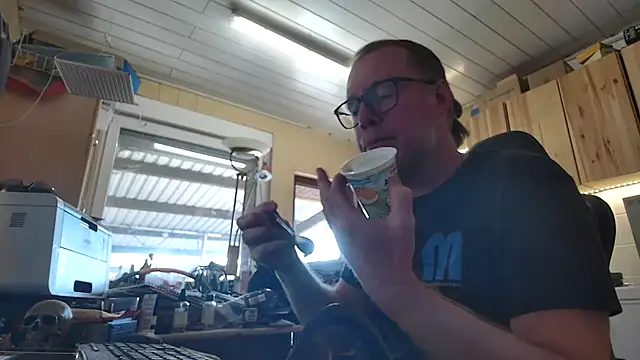 Toebsexxx online show from March 19, 2026, 12:53 pm