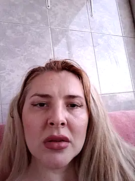 Maria3879 online show from April 15, 2026, 7:10 pm