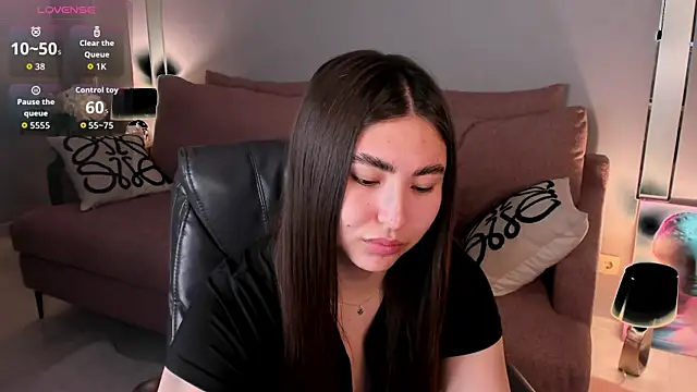 Snapshot of IceIcebabe_ chatting on April 6, 2026, 1:03 am IceIcebabe online show from April 6, 2026, 1:03 am