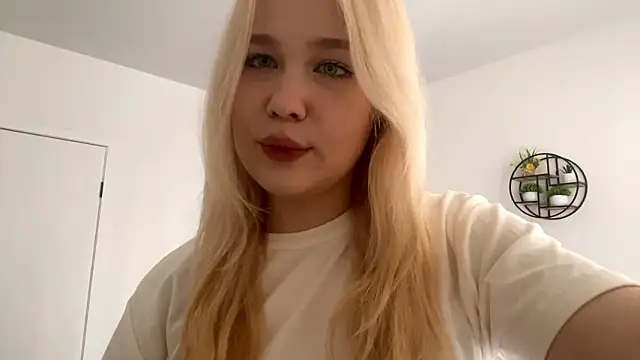 Snapshot of FreyaLoveLove chatting on March 19, 2026, 9:46 am FreyaLoveLove online show from March 19, 2026, 9:46 am