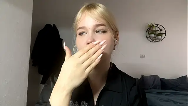 Snapshot of FreyaLoveLove chatting on March 26, 2026, 6:19 am FreyaLoveLove online show from March 26, 2026, 6:19 am