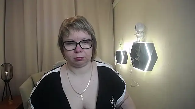 BonnnyBoobsy online show from April 28, 2026, 6:07 am