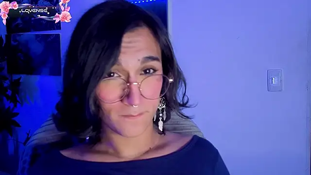 Zoee Kiss  online show from May 29, 2026, 4:32 am