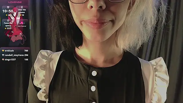 Layla Muur online show from April 24, 2026, 2:19 pm