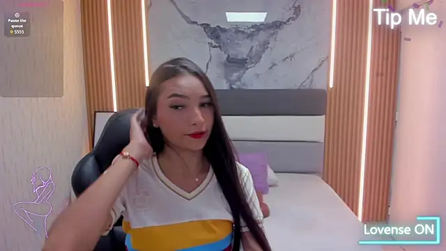 LIZZY VALL online show from July 7, 2026, 7:29 pm