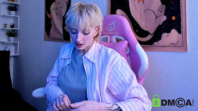 Kira  Cutie online show from March 19, 2026, 8:35 pm