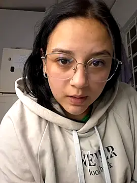 Lauqueen77 online show from March 30, 2026, 10:00 pm