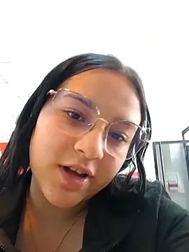 Lauqueen77 online show from April 1, 2026, 7:55 pm