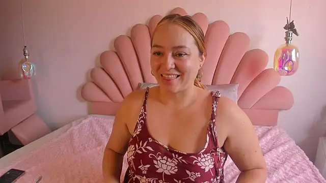Snapshot of SabrinaVantress chatting on May 24, 2026, 8:47 pm SabrinaVantress online show from May 24, 2026, 8:47 pm